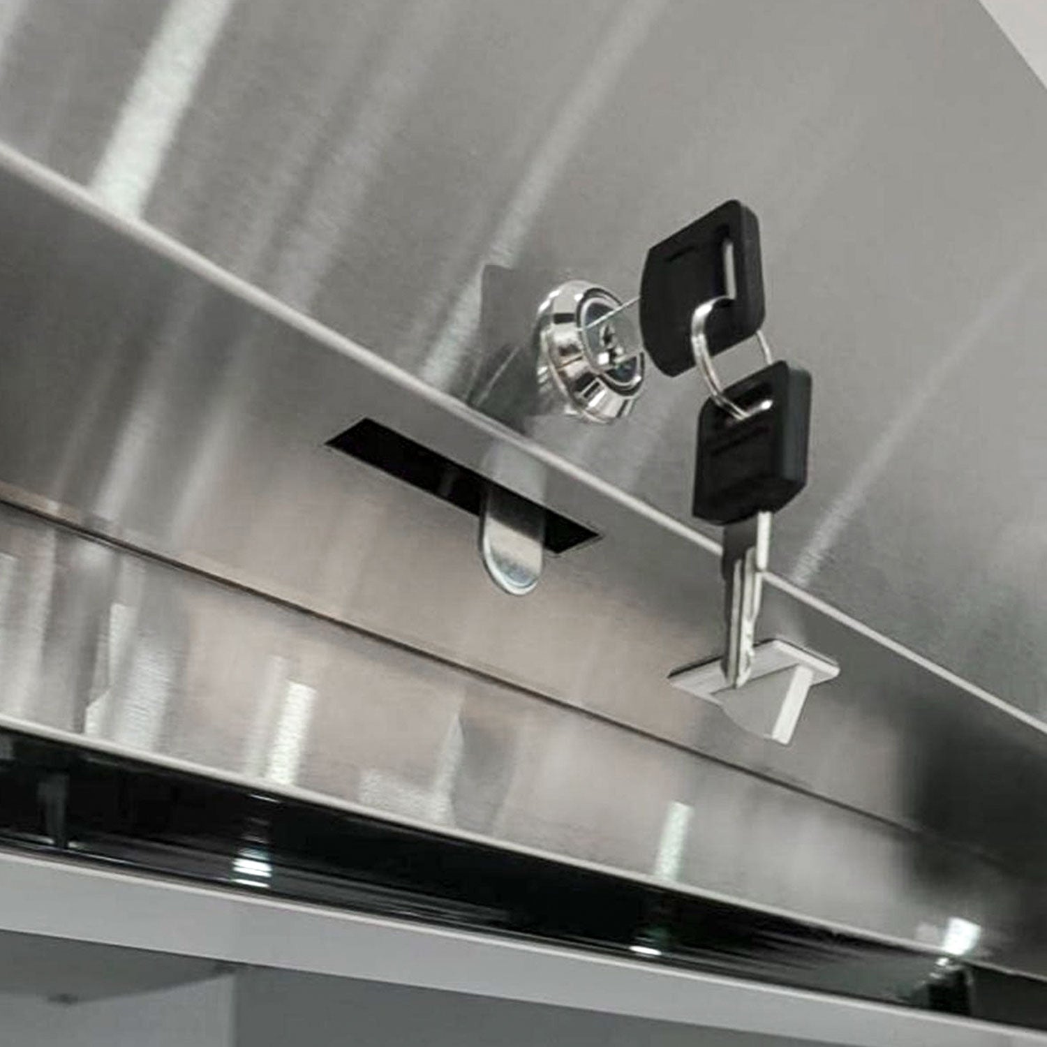 Congelador comercial vertical ORIKOOL de 27" en acero inoxidable, 1 puerta sólida, 23 pies cúbicos.