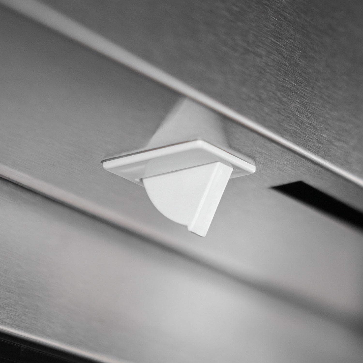 Congelador comercial vertical ORIKOOL de 27" en acero inoxidable, 1 puerta sólida, 23 pies cúbicos.