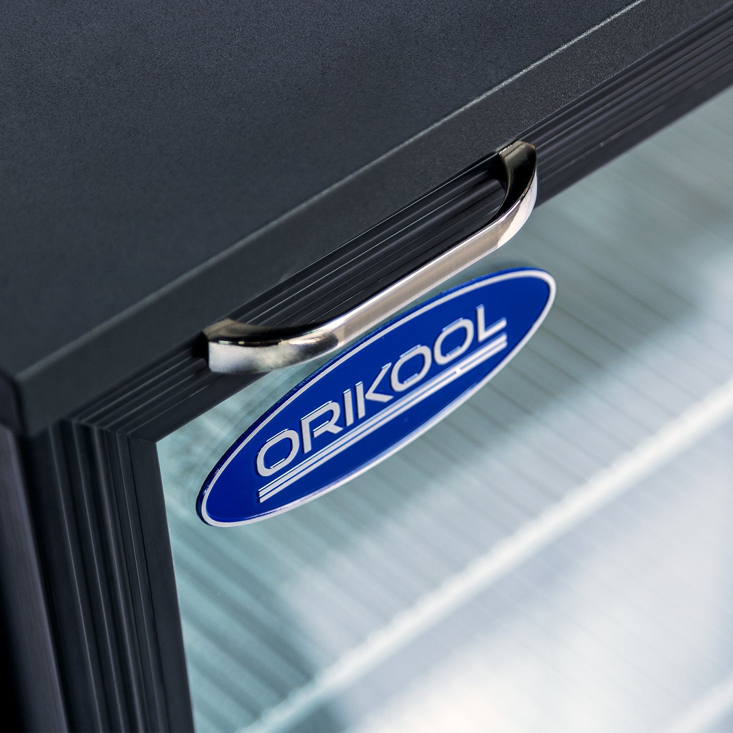 Refrigerador de bebidas ORIKOOL de 53'', enfriador de barra trasera con 3 puertas de vidrio batientes, 11.3 pies cúbicos.
